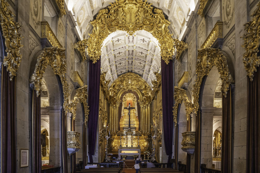Bild: im Innern der Igreja de Santa Cruz in Braga, Portugal