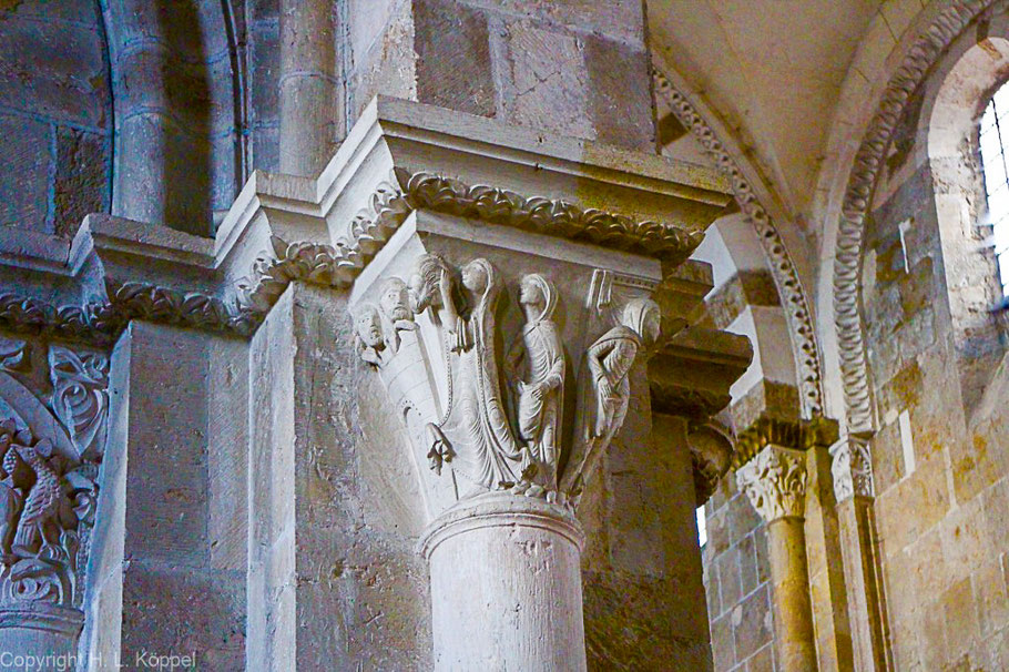 Bild: Salome mit dem Kopf Johannes des Täufers in der Hand in der Basilika Sainte Marie Madeleine in Vézelay