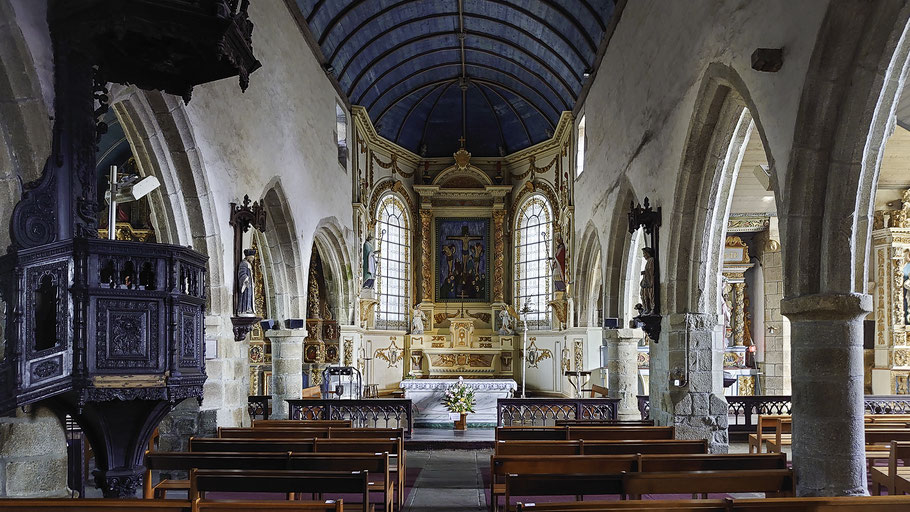 Bild: Église Saint-Derrien des umfriedeten Pfarrbezirk in Commana 