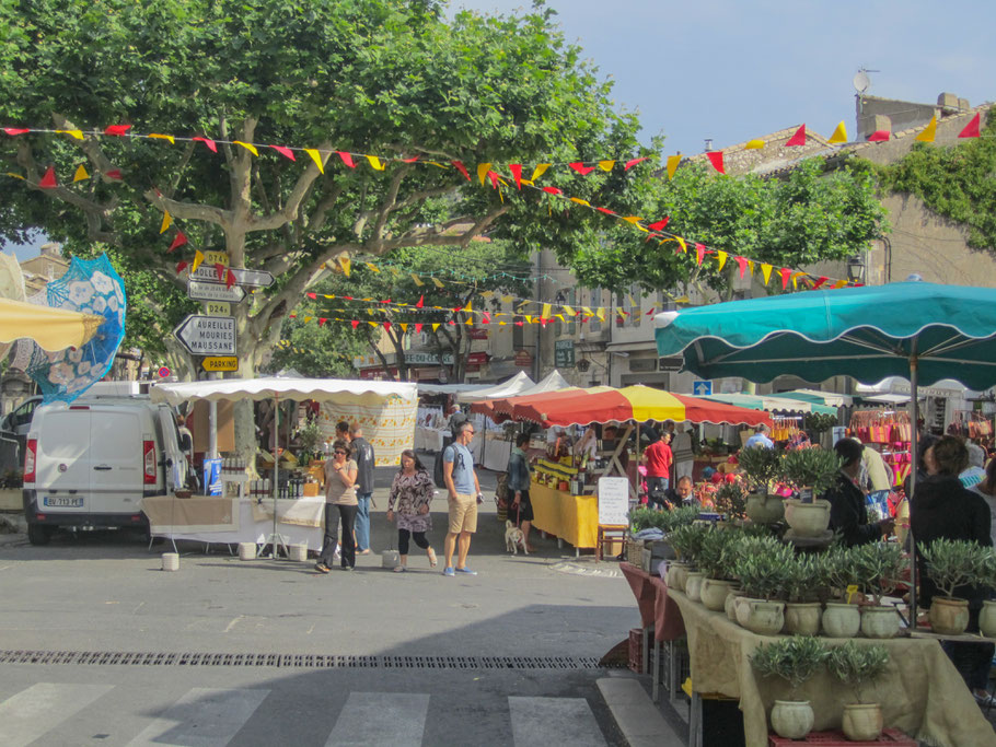 Bild: Markttag in Eygalières 