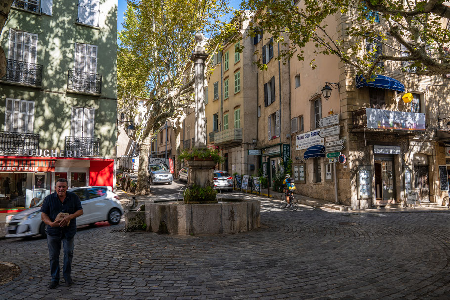 Bild: Bargemon im Var mit Place Chauvier mit der Fontaine Philippe Chauvier