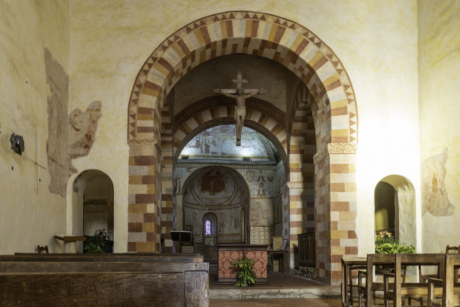 Bild: Im Innern der Kirche Saint-Cénéri-le-Gèrei 