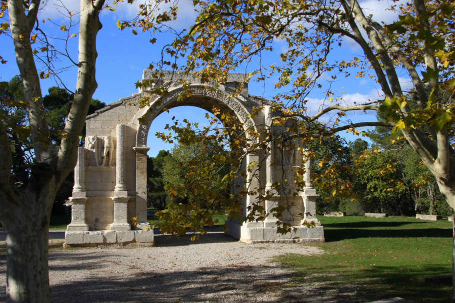 Bild: Triumphbogen von Glanum aus der Zeit des Augustus in St-Rémy-de-Provence