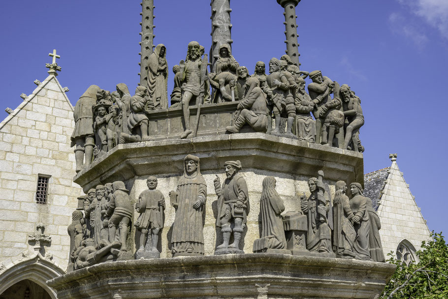 Bild: Der Calvair - Kalvarienberg - im Umfriedeter Pfarrbezirk - Enclos paroissiaux in Plougonven