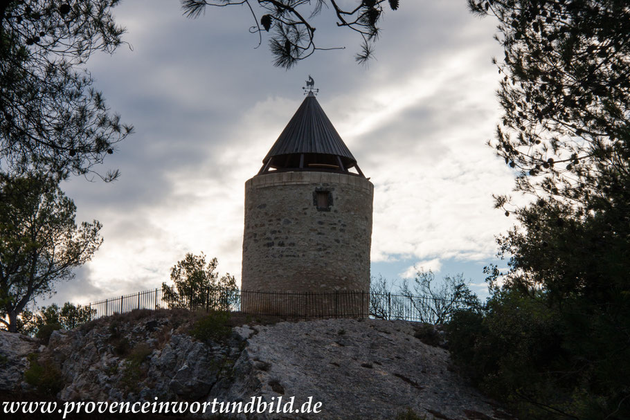 Bild: Fontfieille und Moulin de Daudet - Mühle Daudet 