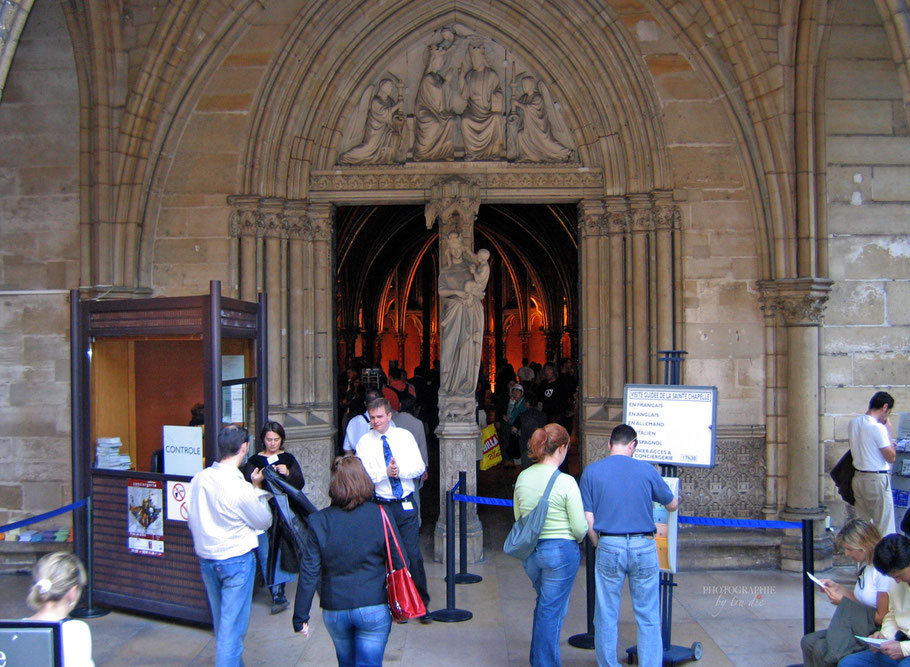 Bild: Eingang zur Sainte-Chapelle in Paris