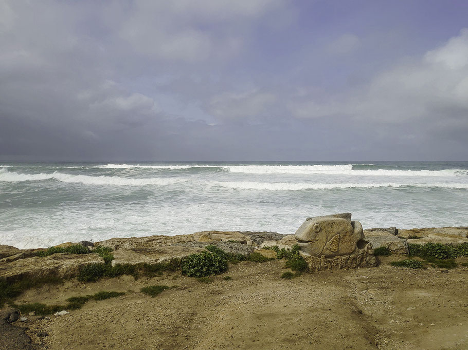 Bild: Blick auf die Küste bei der Praia de Porto das Barcas