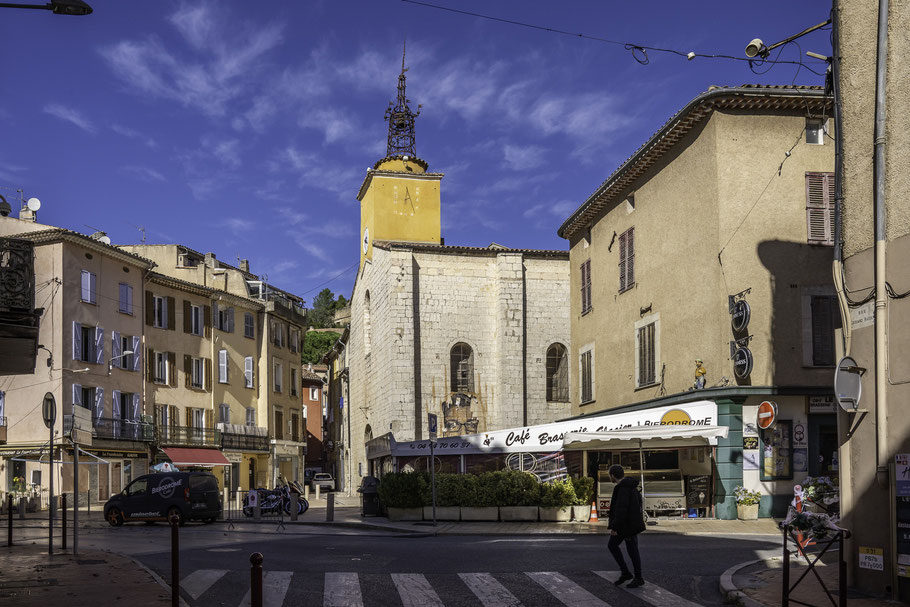 Bild: Blick auf die Église Saint-Pierre in Salernes