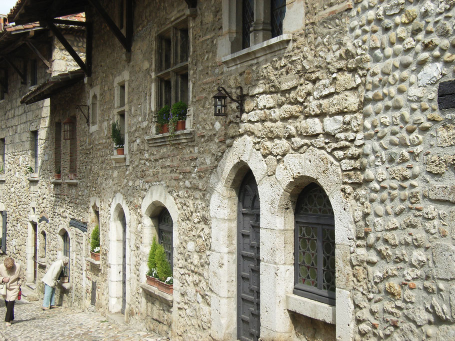 Bild: Pérouges in Frankreich