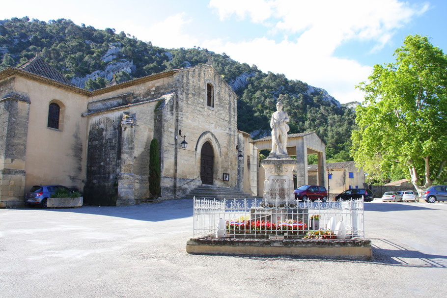 Bild: Pfarrkirche aus dem 12. Jh. in Robion im Vauluse