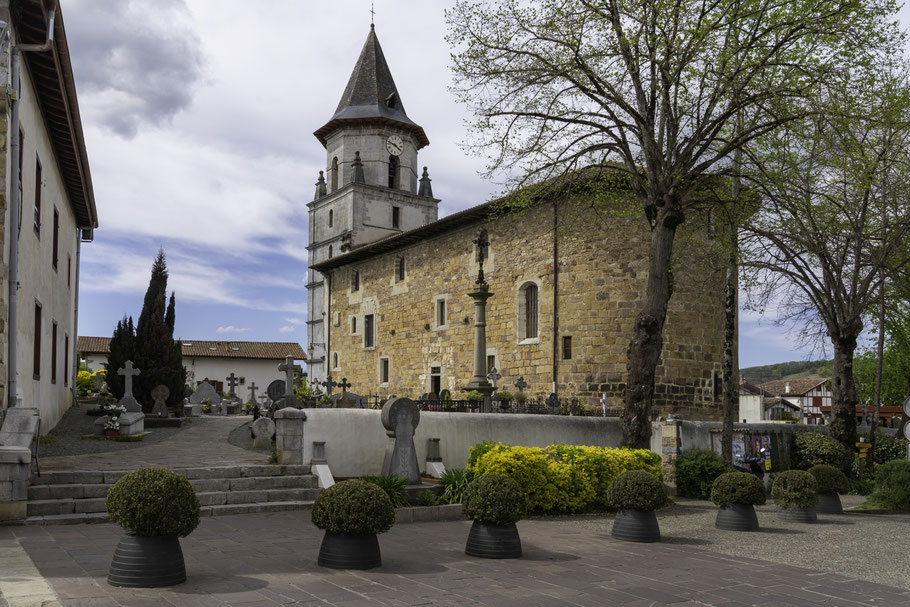 Bild: Église Notre Dame de l´Assomption mit Friedhof in Ainhoa 