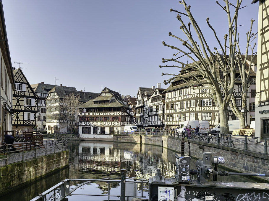 Bild: Fachwerkhäuser am Place Benjamin-Zix in Strasbourg