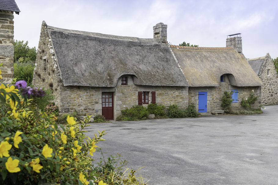 Bild: Kérascoët das bewohnte Museumsdorf, in der Bretagne  