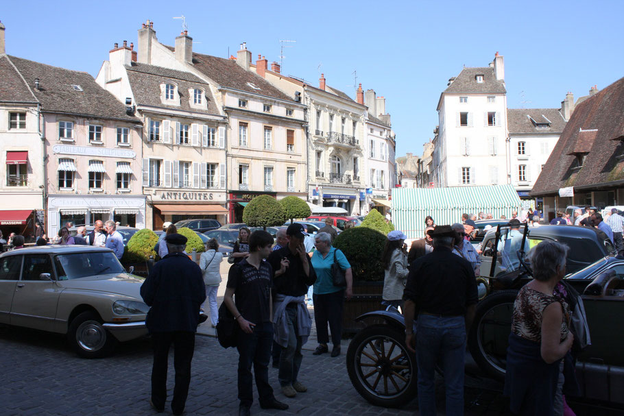 Bild: am zentralen Platz in Beaune