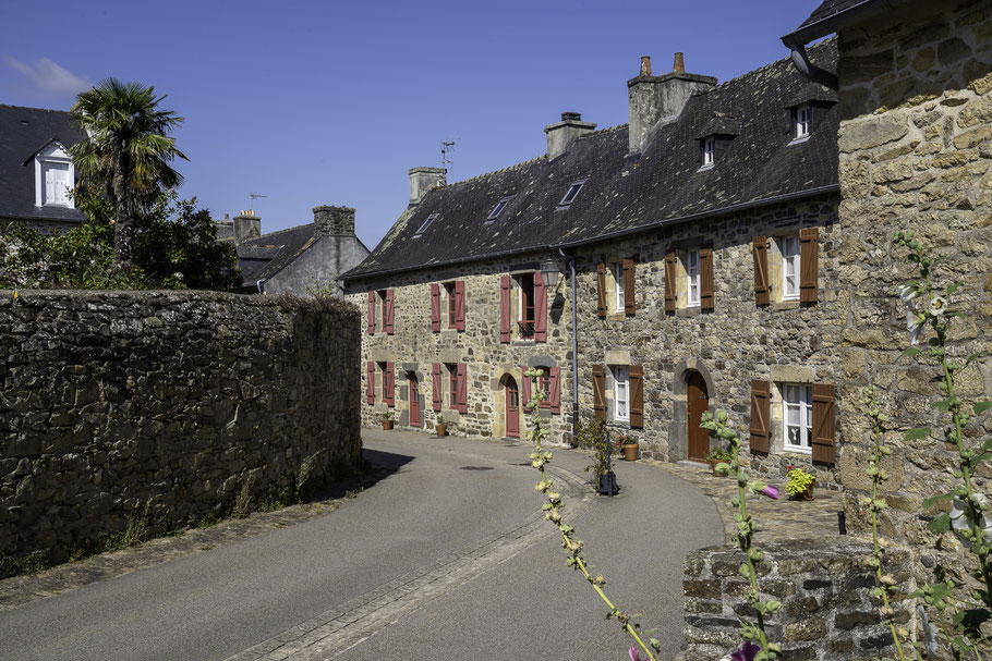 Bild: Granithäuser in der Rue de Rosnoen in Le Faou, Bretagne