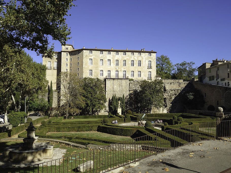 Bild: Château d´Entrecasteaux mit Park