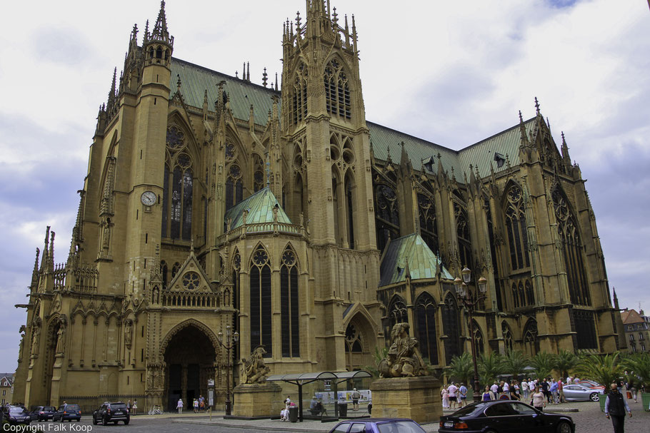 Bild: Kathedrale Saint-Etienne in Metz, vom Place d´Armes aus gesehen