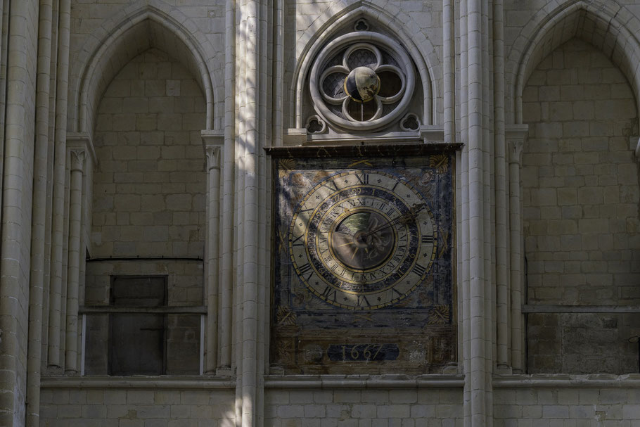 Bild: Astronomische Uhr in der Abteikirche La Tritinté de Fécamp