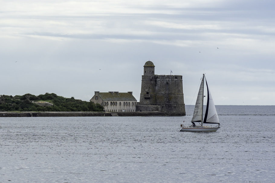 Bild: Vaubanturm auf der Insel Tatihou bei Saint-Vaast-la-Hougue