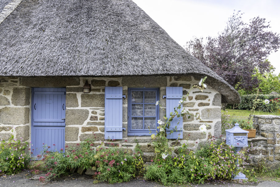 Bild: Kérascoët das bewohnte Museumsdorf, in der Bretagne  