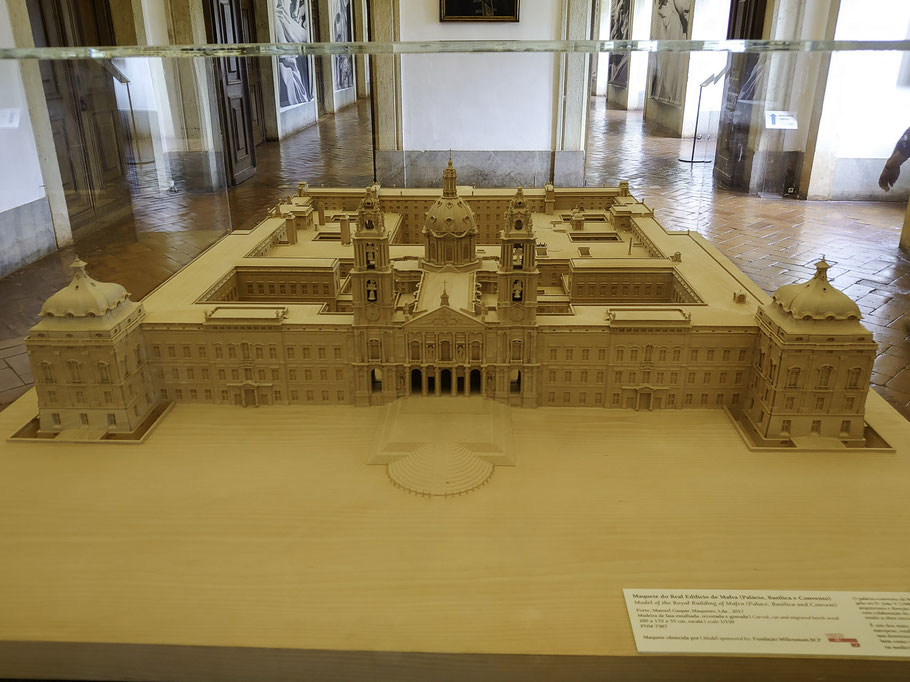 Bild: Die Bibliothek im Palácio Nacional de Mafra