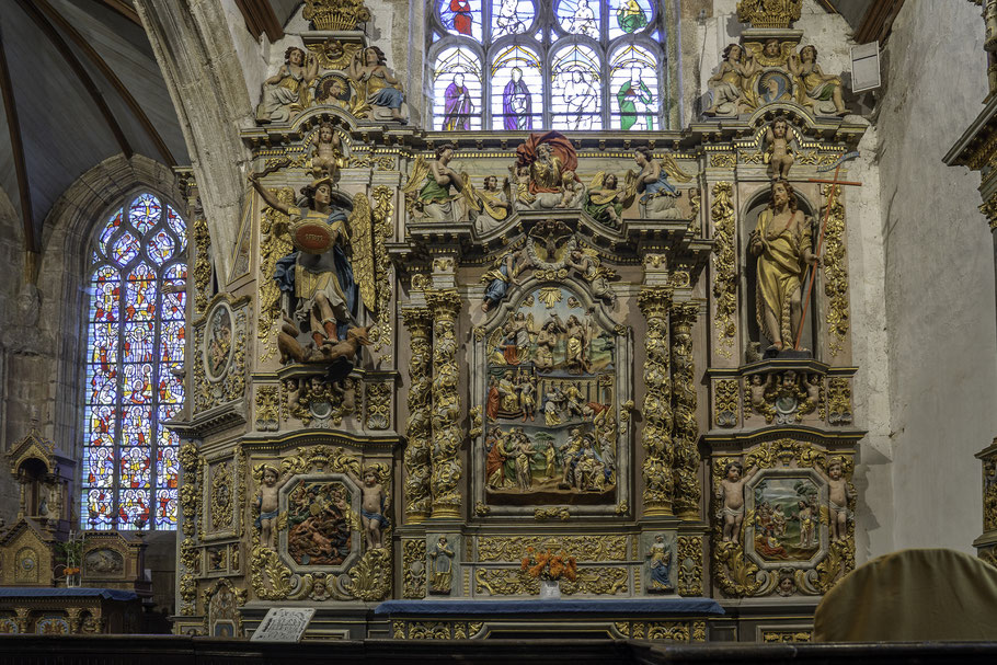 Bild: Retable de Saint-Jean-Baptiste (Altarbild Johannes dem Täufer) in der Kirche des umfriedeten Pfarrbezirkes in Lampaul-Guimiliau