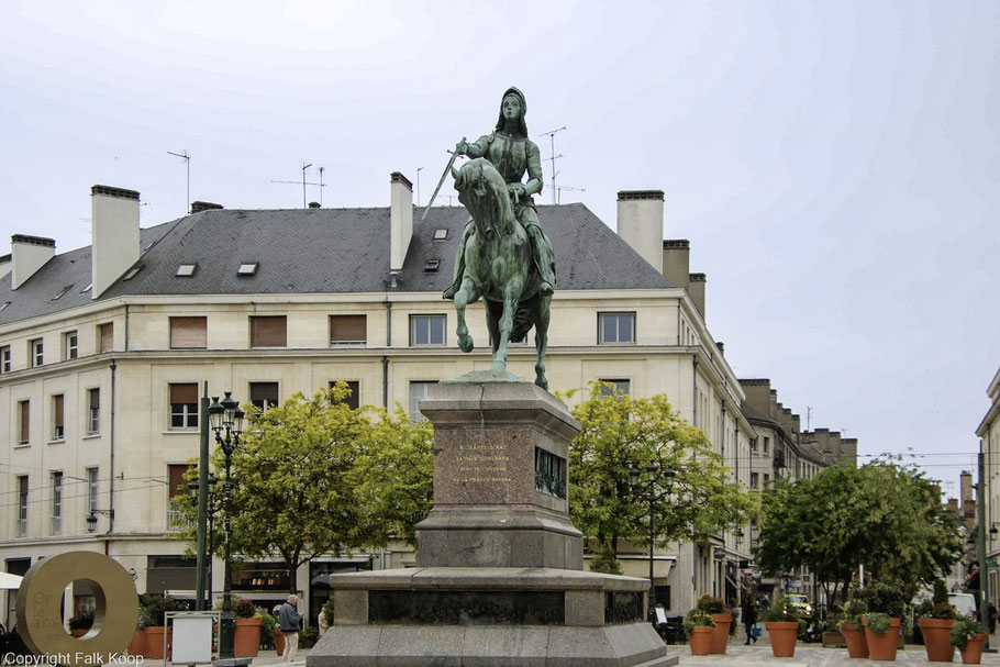 Bild: Denkmal von Jeanne d´Arc auf dem Place du Martroi in Orléans