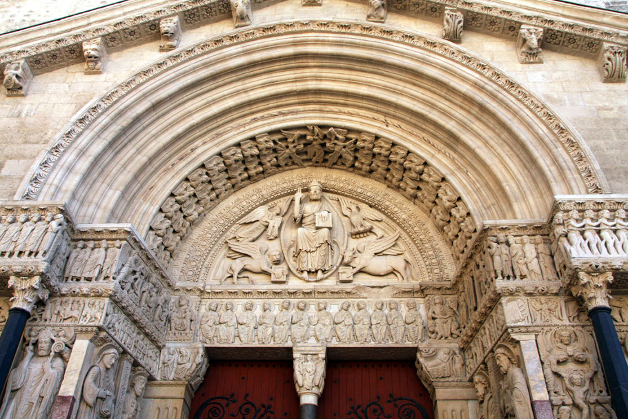 Bild: Das Portal der Église St.-Trophime in Arles