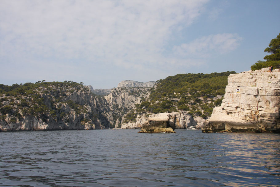 Bild: Einfahrt in die Calanque de Port Pin und  Calanque d´en Vau links