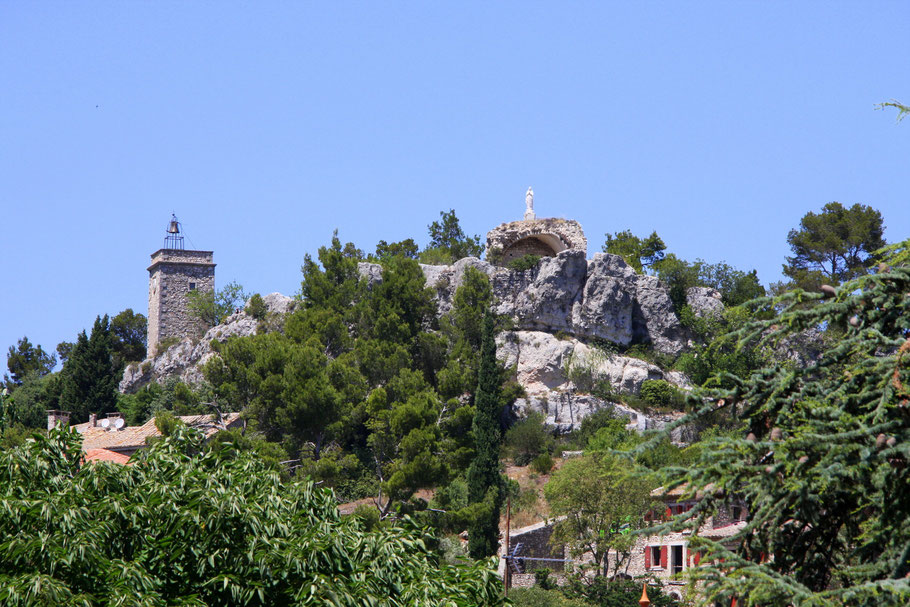 Bild: Bilck auf den Bergfried in Eygalières