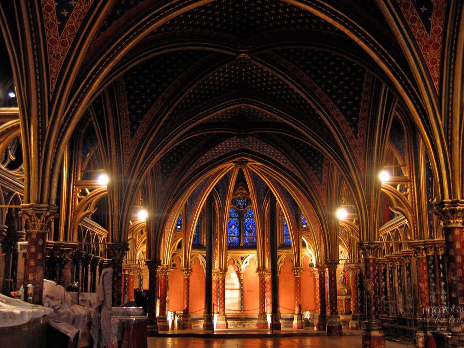 Bild: Unterkirche von Sainte-Chapelle in Paris