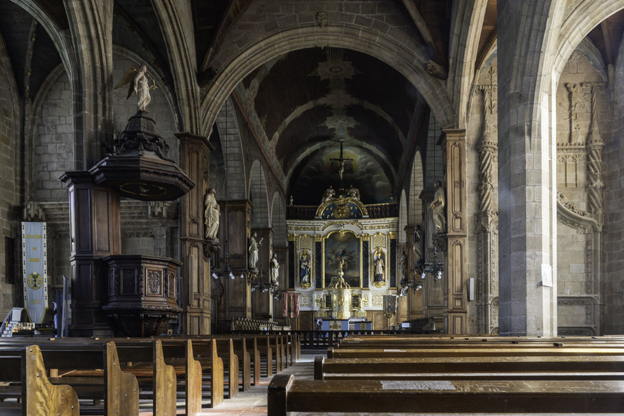 Bild: Blick in das Innere der Église Saint-Sulpice de Fourgères in Fourgères