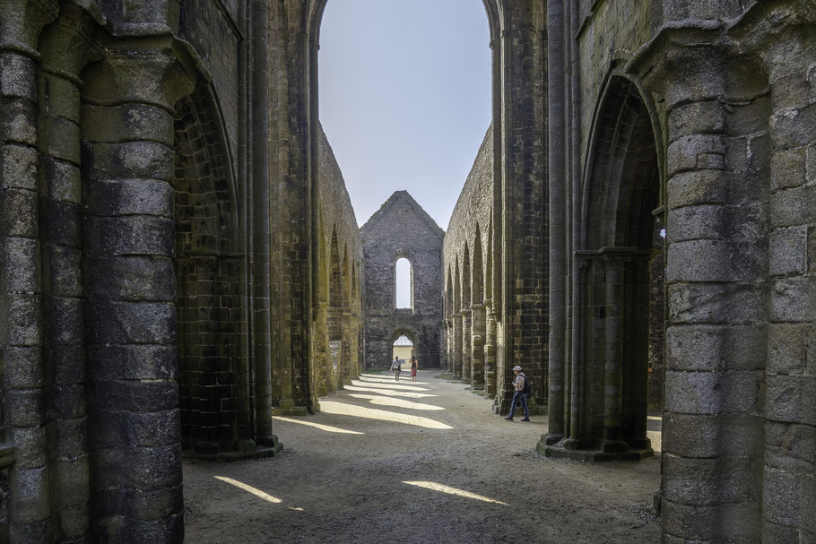 Bild: Im Innern der Abbaye Saint-Mathieu de Fine Terre am Pointe Saint-Mathieu