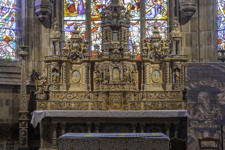 Bild: Kirche Saint-Germain im umfriedeten Pfarrbezirk von Pleyben  