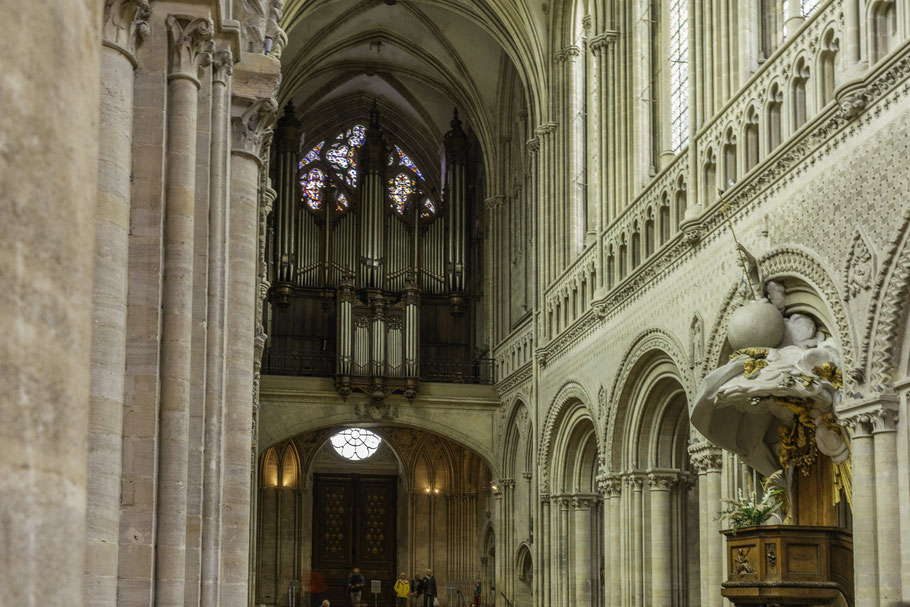 Bild: Die Orgel in der Cathédrale Notre-Dame de Bayeux