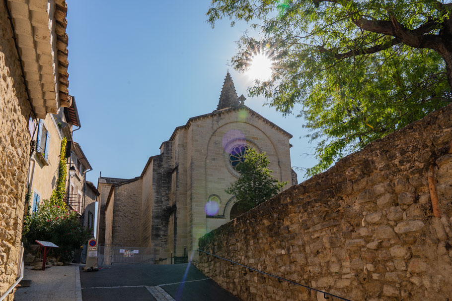 Bild: Pfarr-Kirche, St.-Nazaire et St.-Celse in Mazan, Vaucluse in der Provence