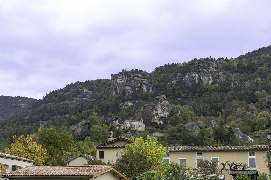 Bild: Blick auf die Sandsteinformationen die Les grès d’Annot in Annot