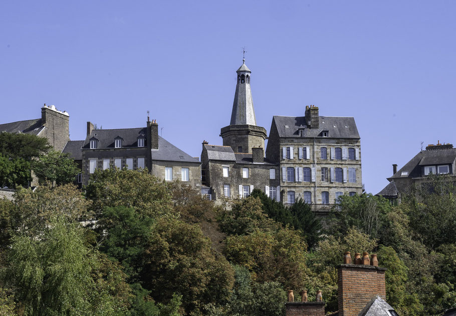 Bild: Blick von der Rue Fos Keralyx in Fougères auf den Beffroi