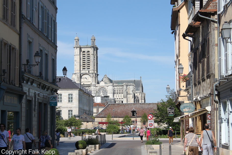 Bild: Cathédrale Saint Pierre et Saint Paul