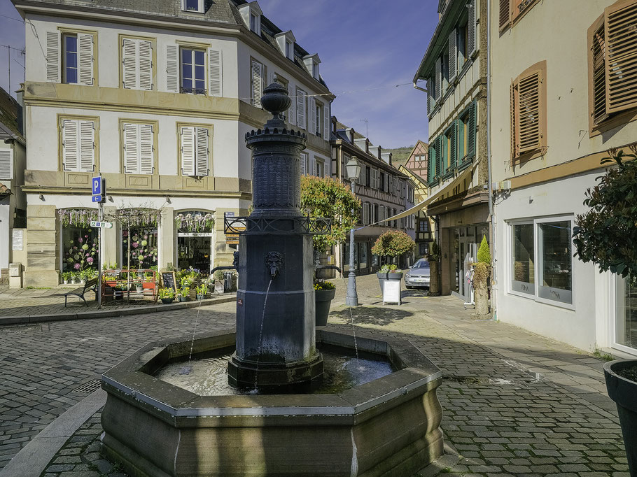 Bild: Brunnen an der Rue Taufflieb bei einem Spaziergang durch Barr im Elsass