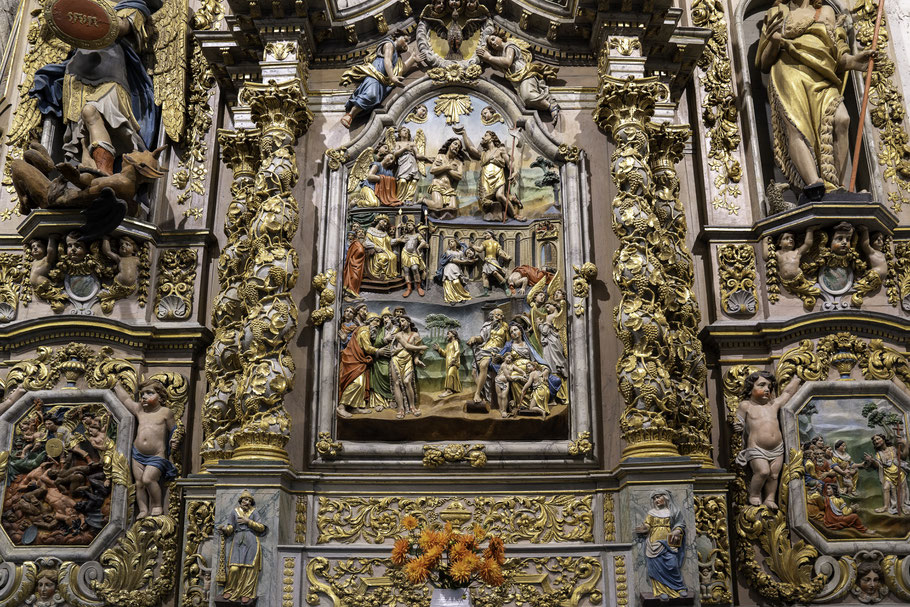 Bild: Retable de Saint-Jean-Baptiste (Altarbild Johannes dem Täufer) in der Kirche des umfriedeten Pfarrbezirkes in Lampaul-Guimiliau 