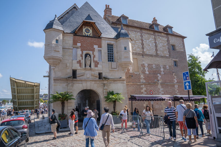 Bild: Honfleur im Département Calvados in der Normandie  mit Lieutenance