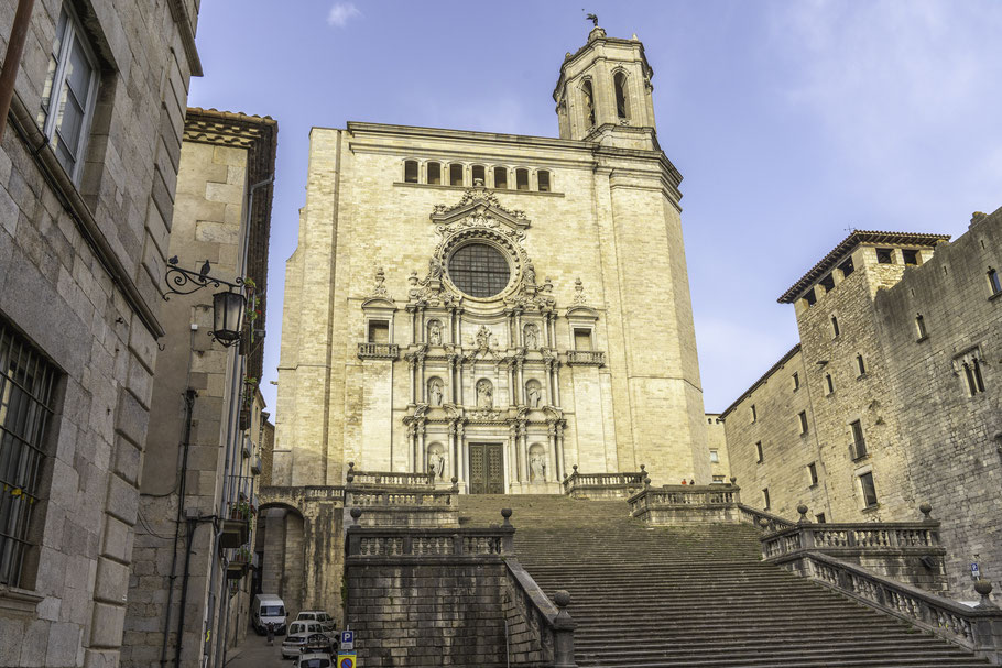 Bild: Fassade mit Portal der Catedral de Girona