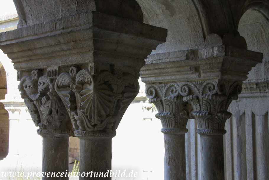 Bild: Kathedrale Notre-Dame-de-Nazareth in Vaison-la-Romain mit Kreuzgang 