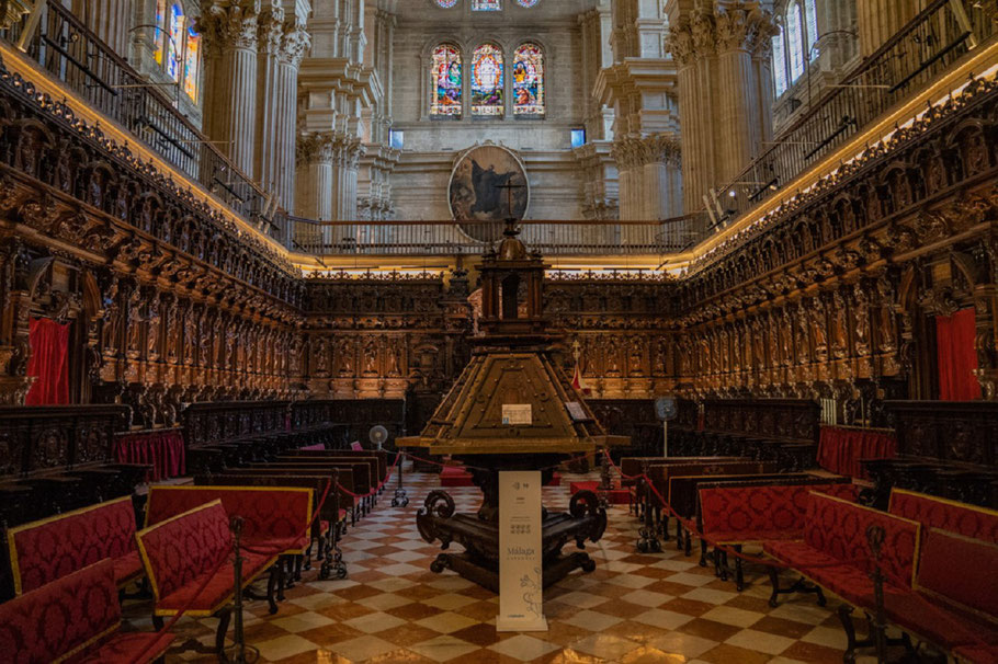 Bild: die Top-Sehenswürdigkeit das Chorgestühl in der Kathedrale "Catedral de la Encarnación" in Málaga, Spanien