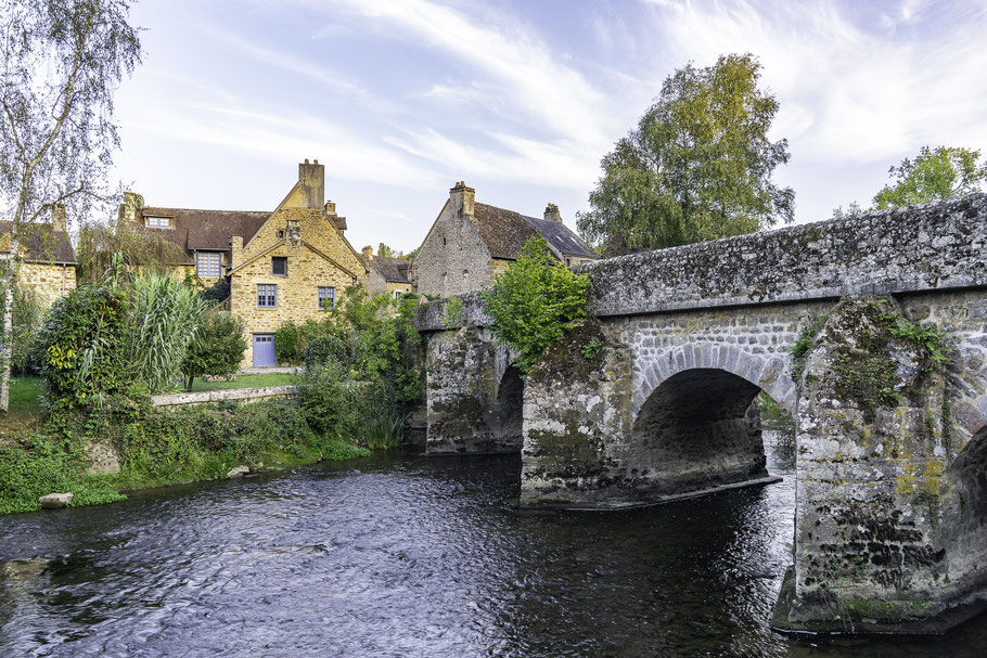 Bild: Brücke über die Sarthe in Saint-Céneri-le-Gérei 