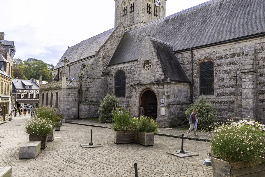 Bild: Dorfkirche L´Église Saint-Martin aus dem 13/16 Jahrhundert in Veules-les-Rose
