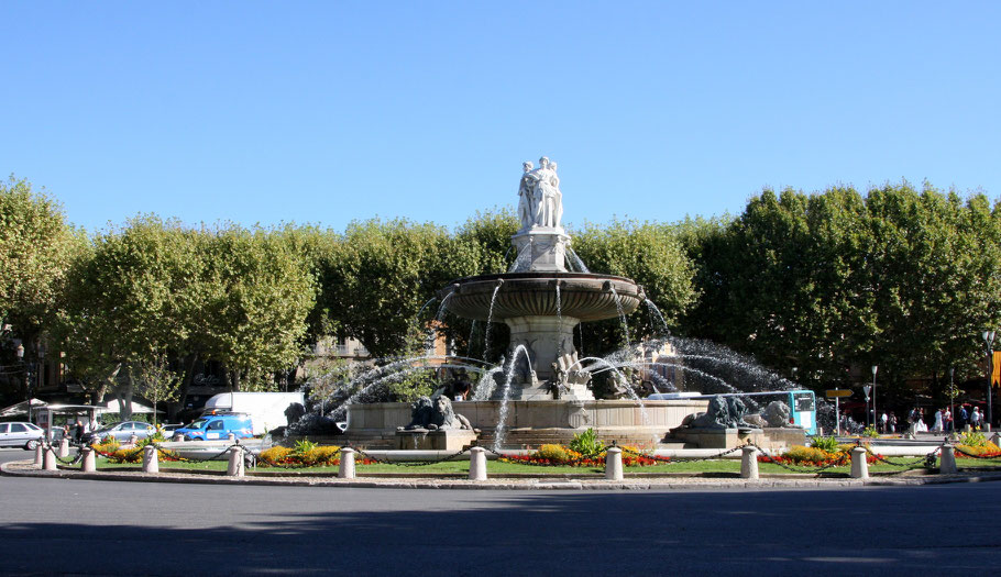 Bild:Fontaine de la Rotonde in Aix-en-Provence, direkt am Beginn des Cours Mirabeau