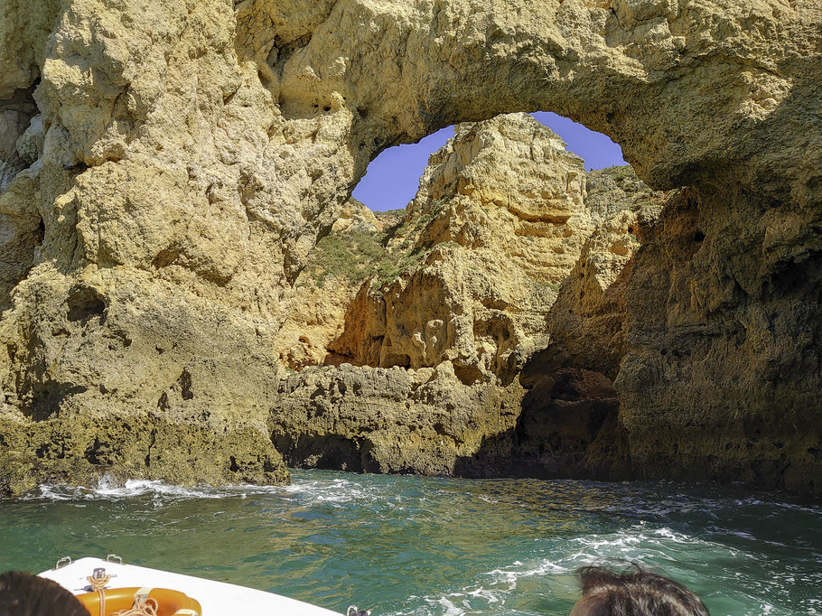 Bild: Bootstour zu der Felsenküste und Ponta da Piedade bei Lagos an der Algarve 