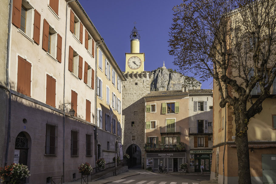 Bild: Stadttor mit Turm in Castellane